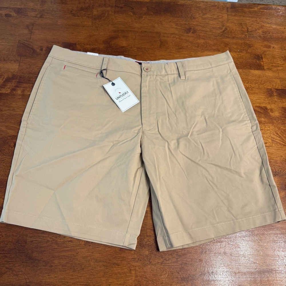 UNTUCKit Men's St, Vincent Beige Flat Front Shorts size 40 9” inseam